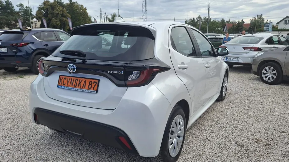 TOYOTA Yaris -