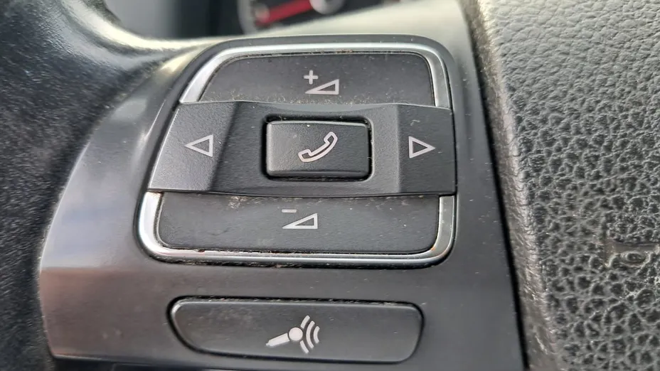 VOLKSWAGEN Tiguan -