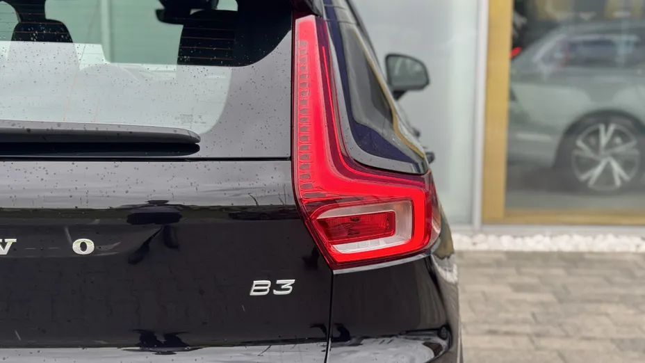VOLVO XC40 XC40 B3 Plus Dark aut