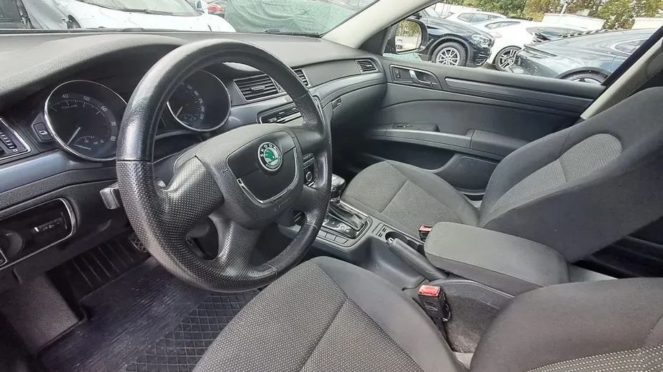 SKODA Superb -
