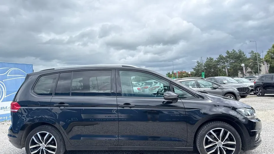 VOLKSWAGEN Touran -