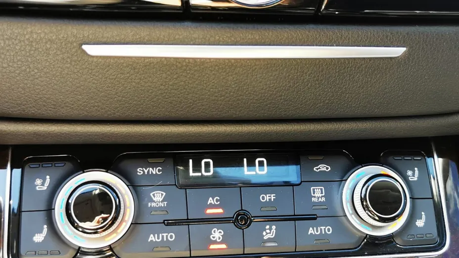AUDI A8 -