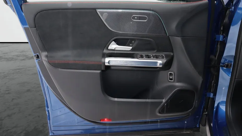 MERCEDES-BENZ GLB GLB 200 mHEV AMG Line 7G-DCT