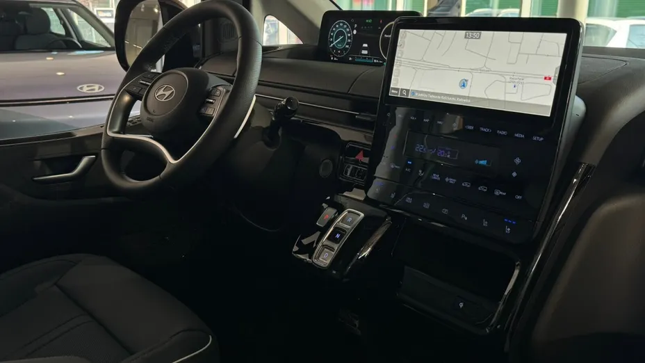 HYUNDAI Staria Staria 1.6 T-GDI HEV Luxury aut Nowy