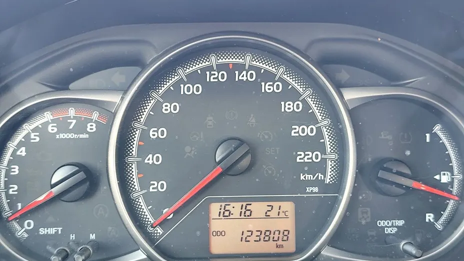 TOYOTA Yaris -