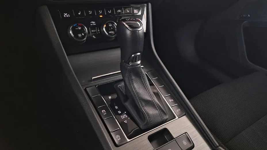 SKODA Superb Superb 2.0 TDI SCR Style DSG