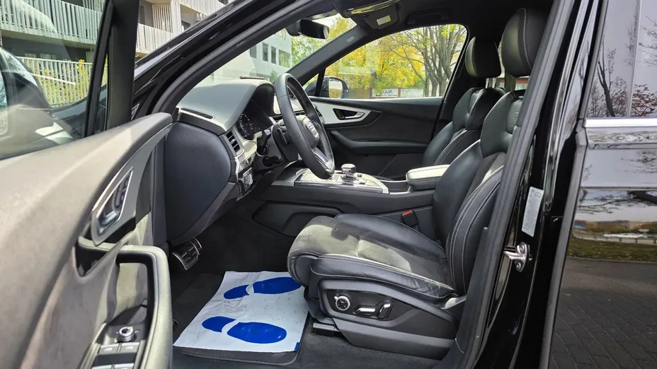 AUDI Q7 -