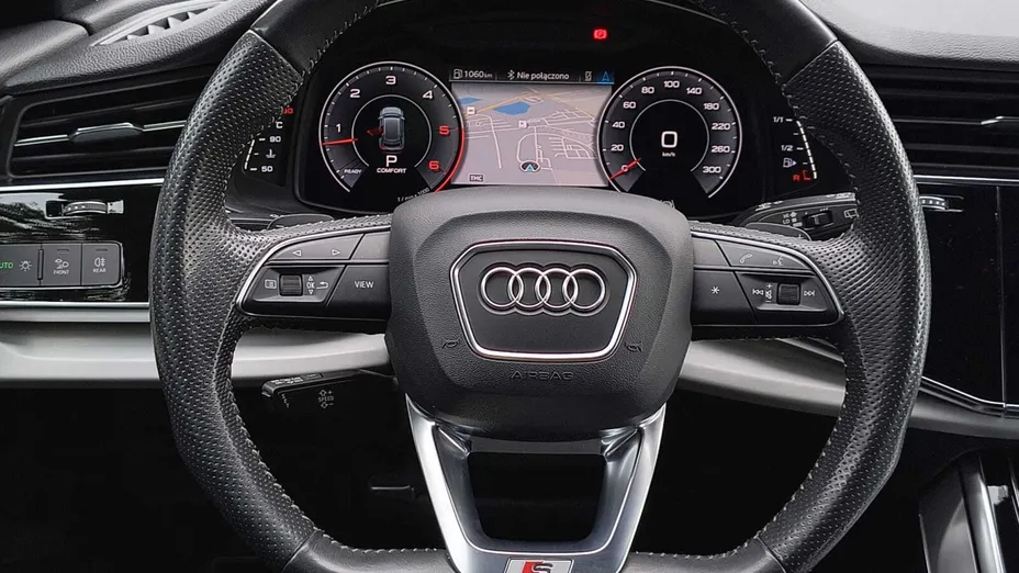 AUDI Q8 -
