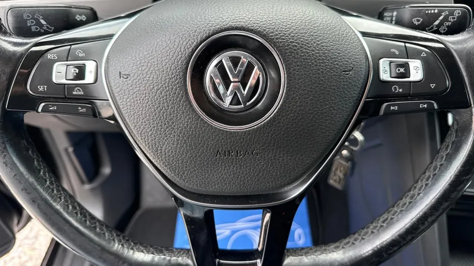 VOLKSWAGEN Touran -
