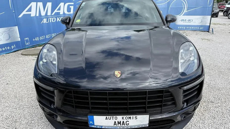 PORSCHE Macan -