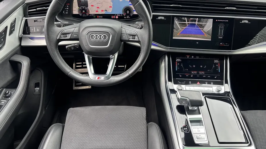 AUDI Q8 -