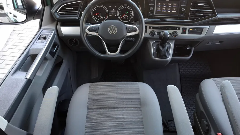 VOLKSWAGEN Transporter Transporter Kombi T6.1 TDI L1H1 DSG