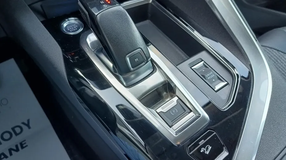 PEUGEOT 3008 3008 1.2 PureTech Allure S&S EAT8