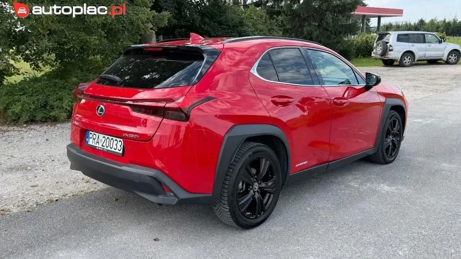 LEXUS UX -