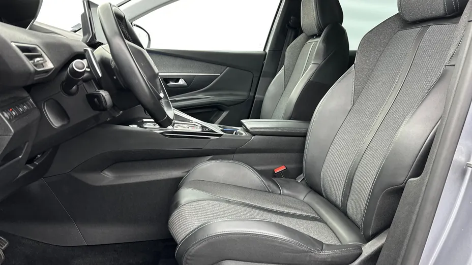 PEUGEOT 3008 -
