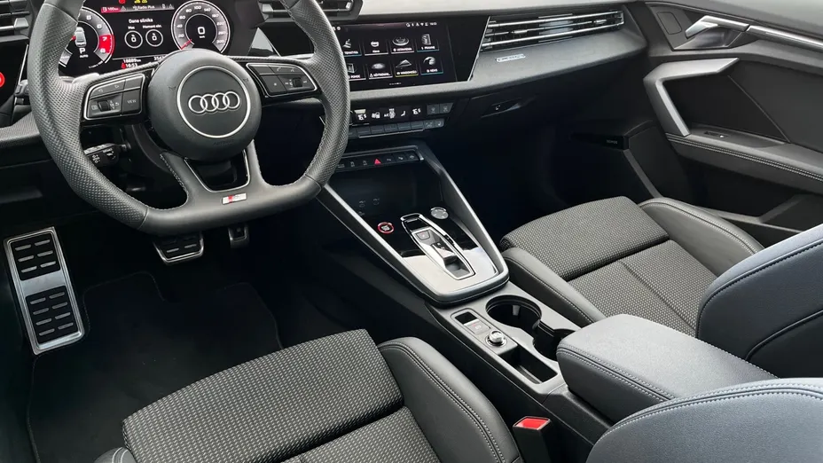 AUDI S3 -