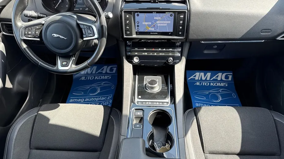 JAGUAR F-Pace -