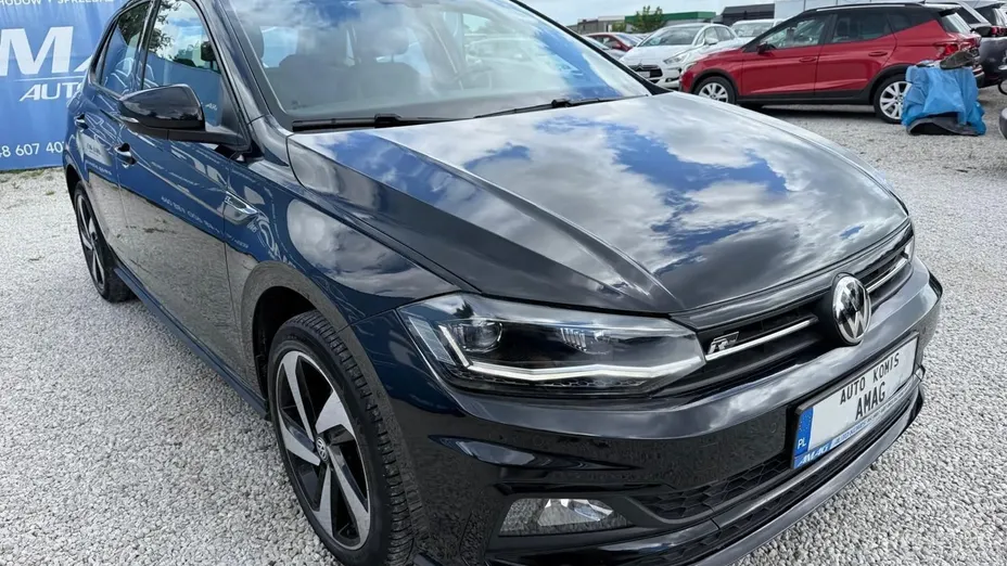 VOLKSWAGEN Polo -