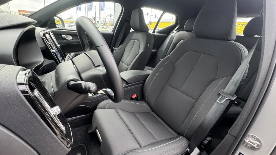 VOLVO XC40 XC40 73kWh Recharge Plus aut