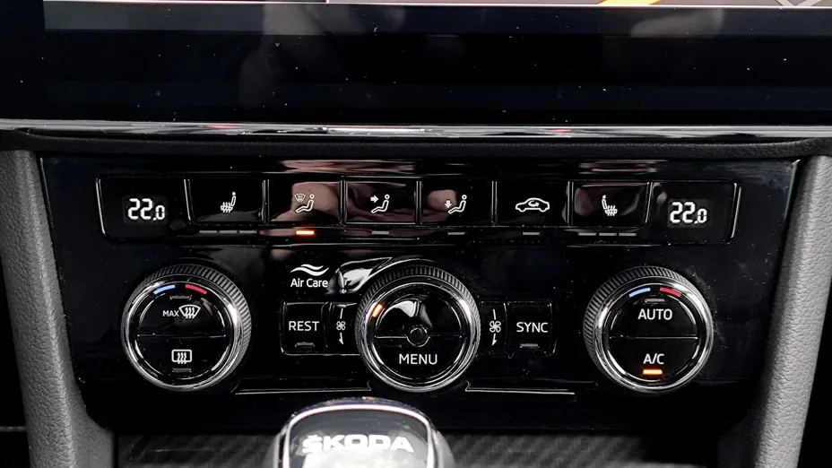 SKODA Superb Superb 2.0 TDI SCR Sportline DSG