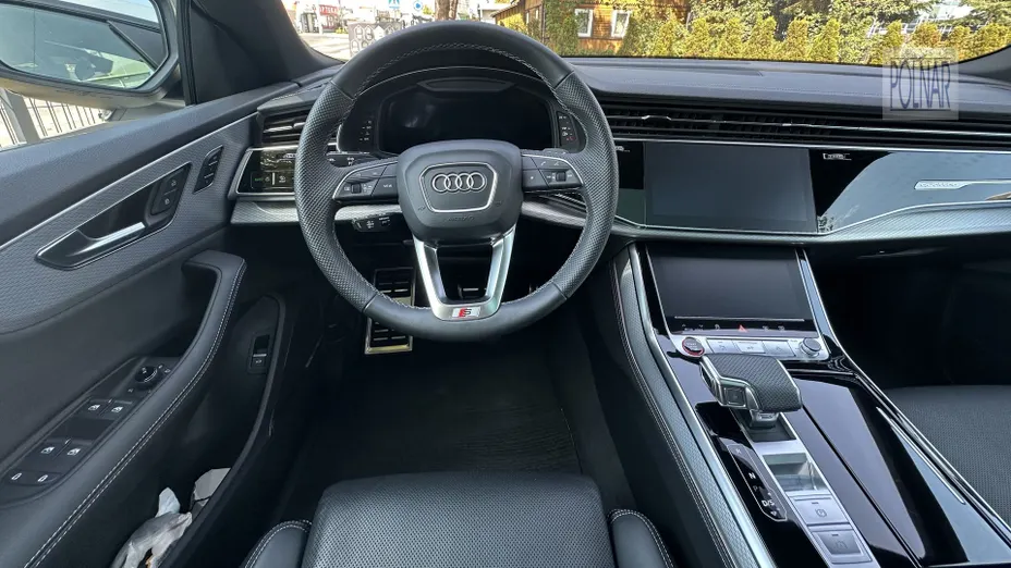 AUDI SQ8 -