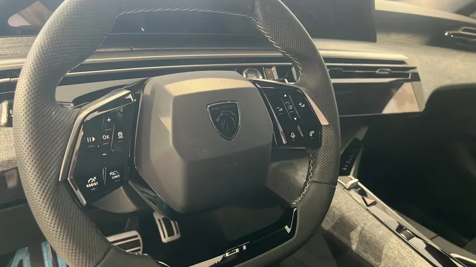 PEUGEOT 3008 3008 1.2 PureTech mHEV GT Exclusive e-DCS6 Nowy