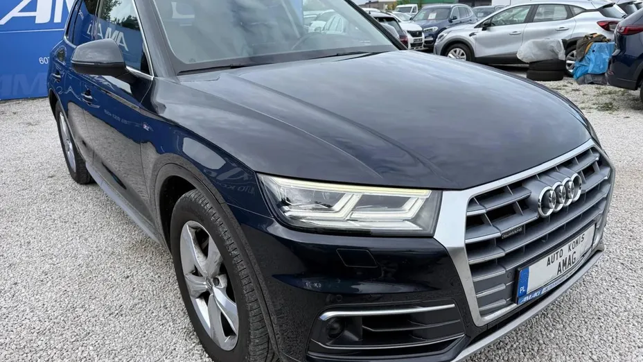 AUDI Q5 -