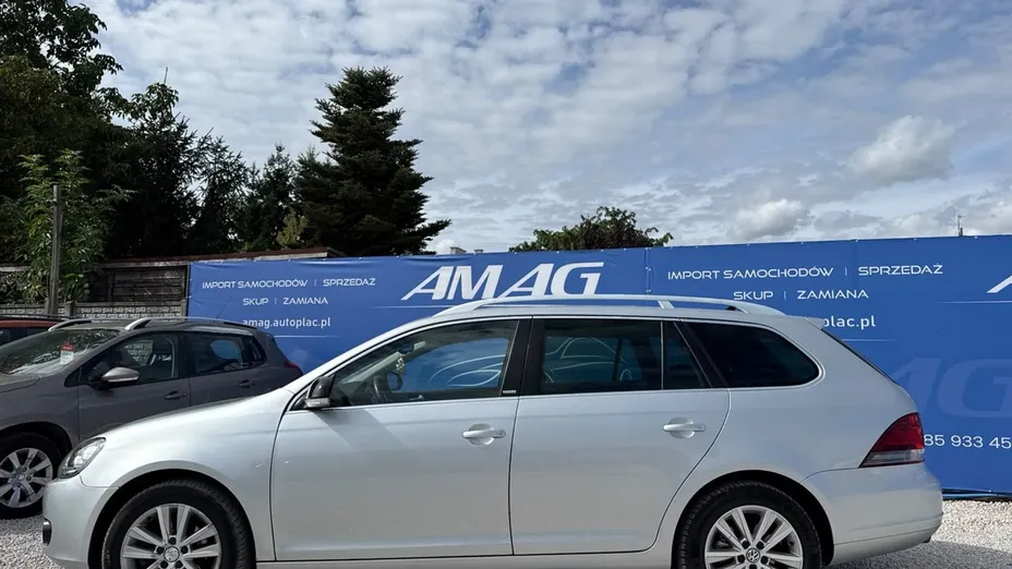 VOLKSWAGEN Golf -