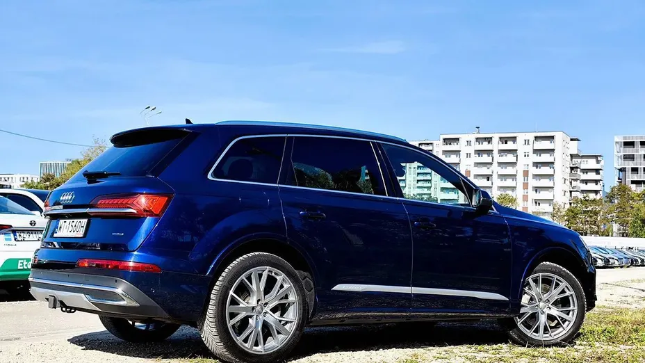 AUDI Q7 -