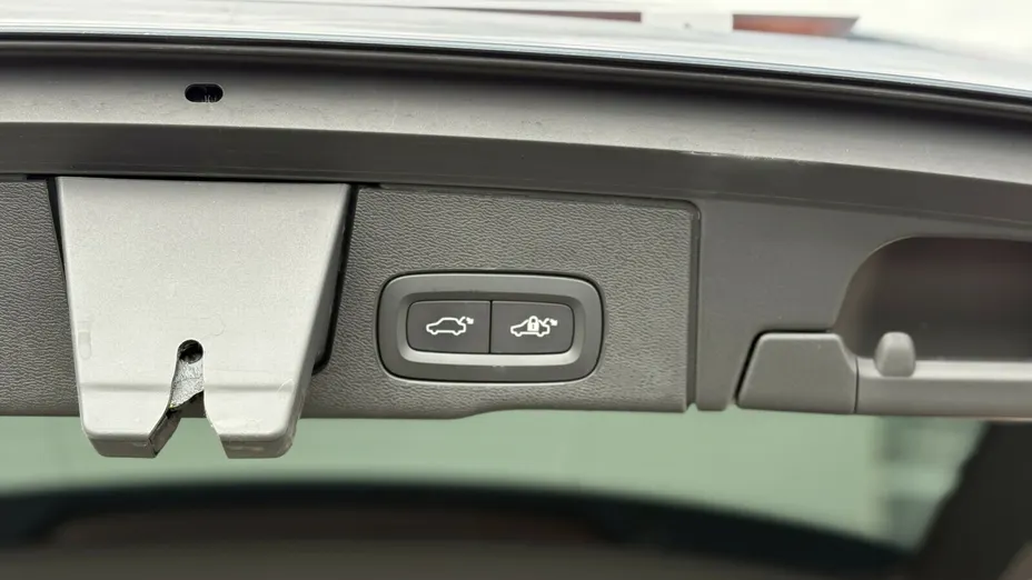 VOLVO XC60 XC60 B4 D Plus Dark aut