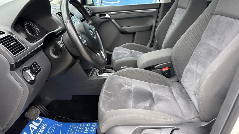 VOLKSWAGEN Touran -