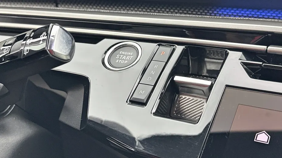 PEUGEOT 5008 -