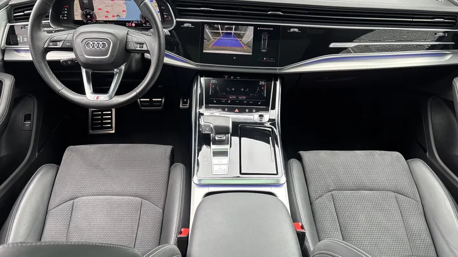 AUDI Q8 -