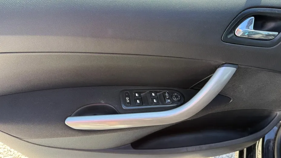 PEUGEOT 308 -