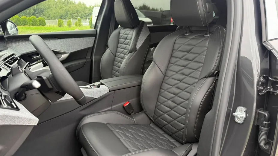 PEUGEOT 5008 5008 1.2 PureTech mHEV GT Exclusive S&S e-DCS6 Nowy