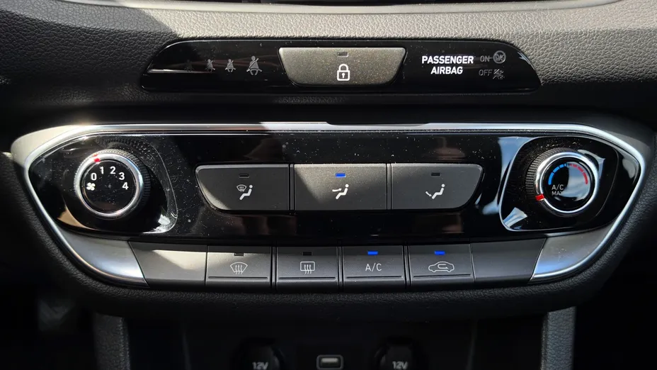 HYUNDAI i30 i30 1.6 D Classic +