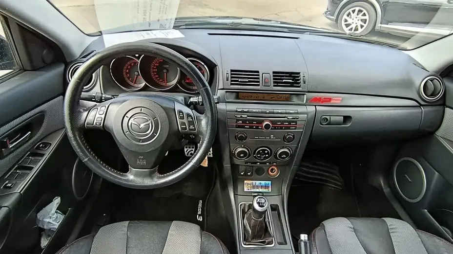 MAZDA 3 -
