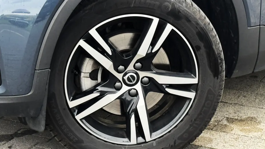 VOLVO XC40 XC40 B3 Plus Dark aut