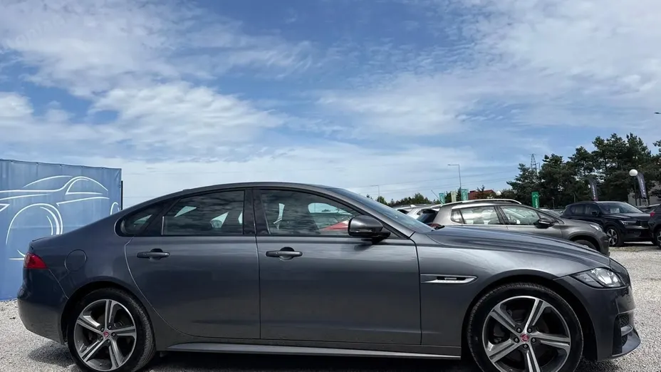 JAGUAR XF -