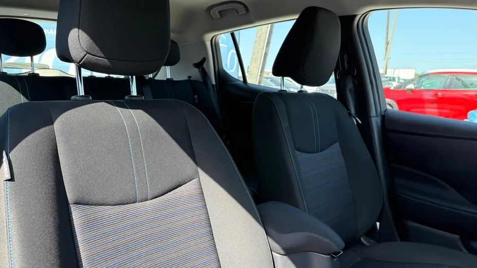 NISSAN Leaf -