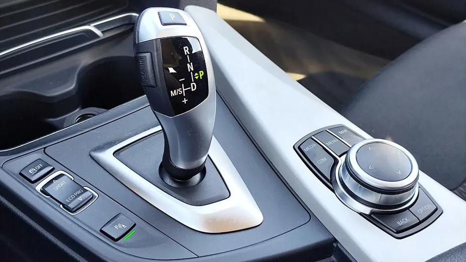 BMW Seria 3 318i GPF Advantage aut