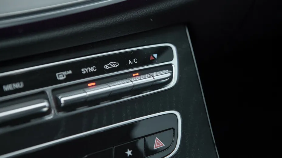 MERCEDES-BENZ E Klasa E 220 d 4-Matic AMG