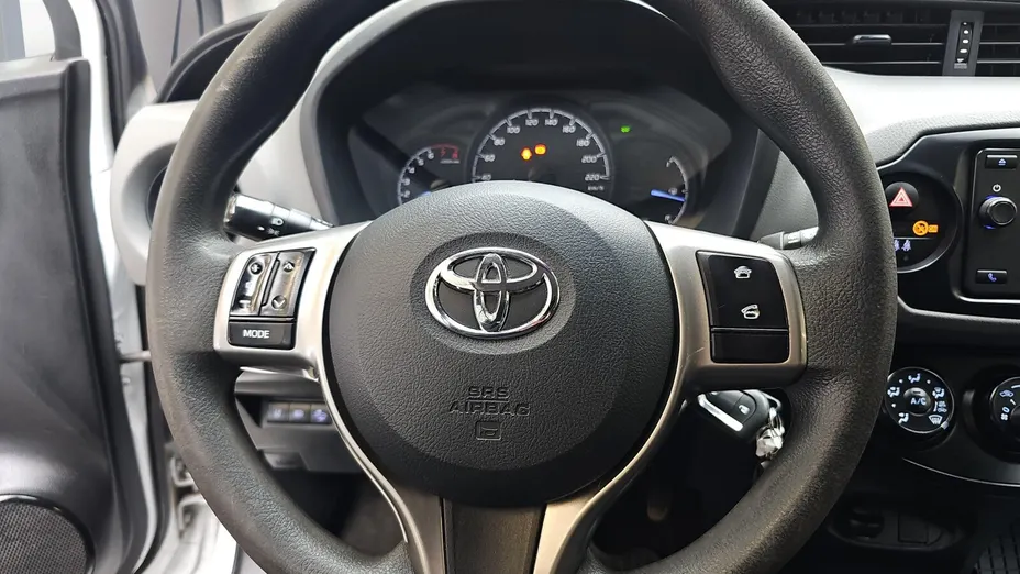 TOYOTA Yaris Yaris 1.5 Active