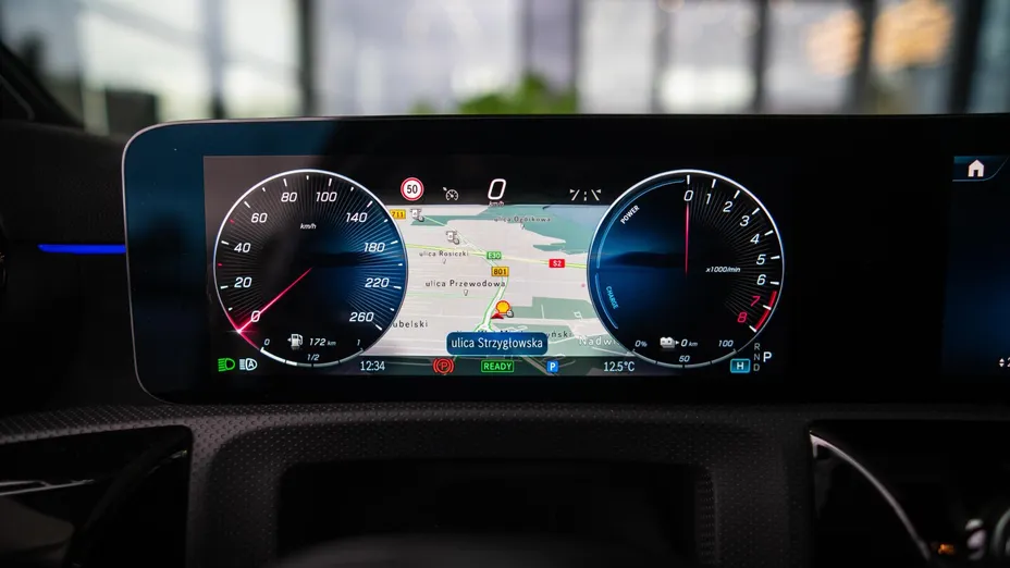 MERCEDES-BENZ A Klasa A 250 e PHEV AMG Line 8G-DCT