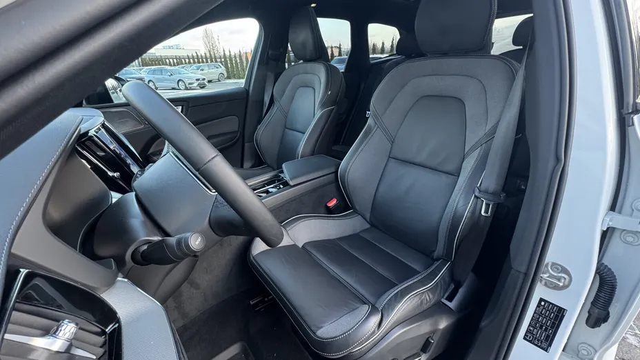 VOLVO XC60 XC60 T8 Plug-In Hybrid AWD Ultra Dark aut