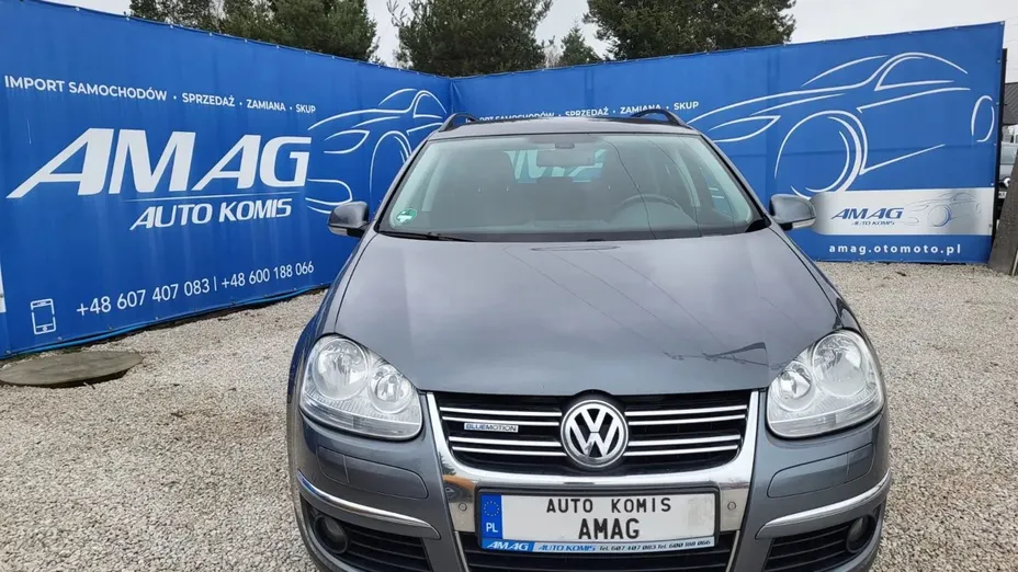 VOLKSWAGEN Golf -