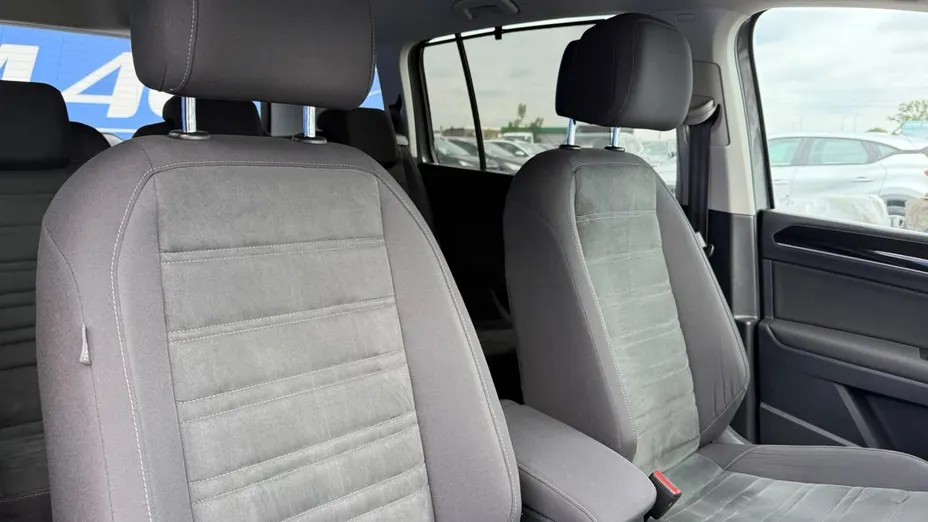 VOLKSWAGEN Touran -
