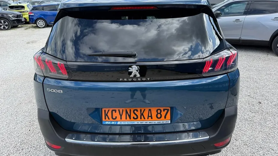 PEUGEOT 5008 -