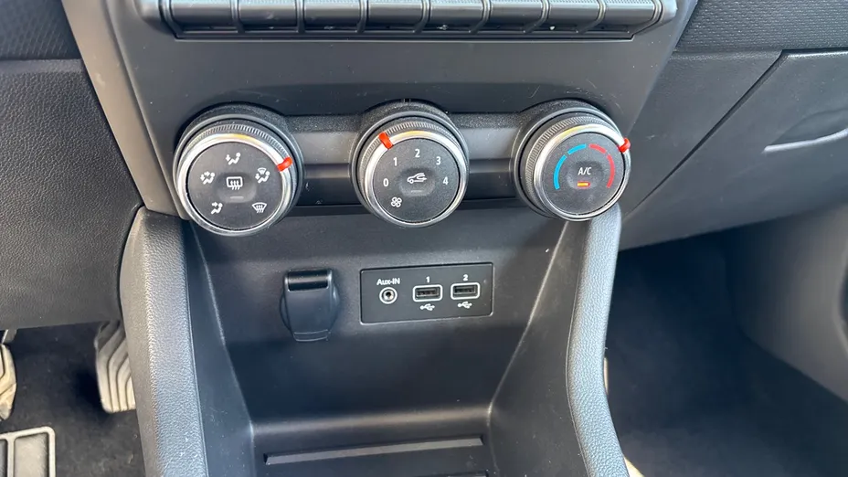 RENAULT Clio -