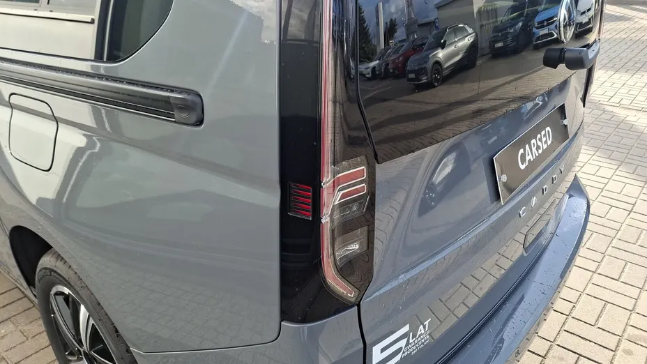 VOLKSWAGEN Caddy osobowy Caddy Maxi 2.0 TDI Dark Label DSG Nowy